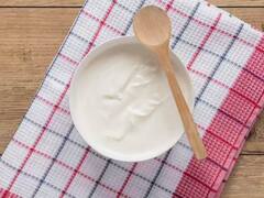 गर्मी से बचने के लिए आप भी खूब खा रहे हैं दही? जान लीजिए इससे होने वाले नुकसान