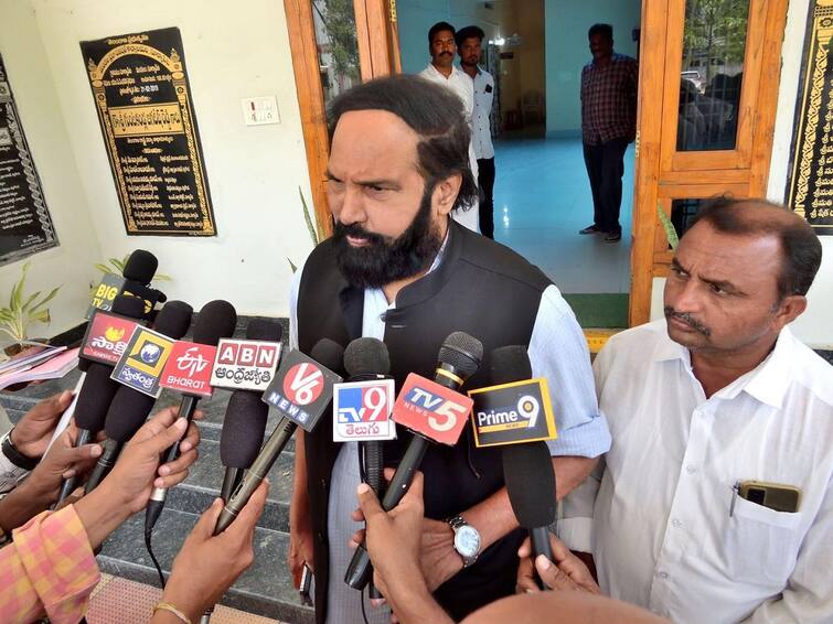 MP Uttam Kumar Reddy Comments On Congress Activities In Nalgonda Unemployment protest Mahatma Gandhi University MP Uttam Kumar Reddy: కాంగ్రెస్ లో కొత్త పంచాయితీ - నా జిల్లాలో నిరసన చేపడితే నాకు చెప్పరా? ఎంపీ ఉత్తమ్ కుమార్ రెడ్డి