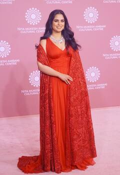 नाइट सूट के साथ ईशा अंबानी ने पहनी 55 हजार की स्लीपर्स, तस्वीरों में देखिए इनकी डिजाइनिंग