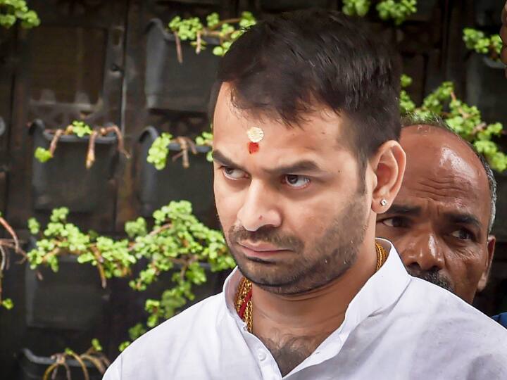 Tej Pratap Yadav Was Beaten Ramraj Yadav in Closed room Now He Going to Join BJP ann Bihar Politics: तेज प्रताप यादव ने जिसे बंद कमरे में पीटा उसने आज कैमरे पर खोल दी पोल, कहा- मैं BJP में जा रहा हूं