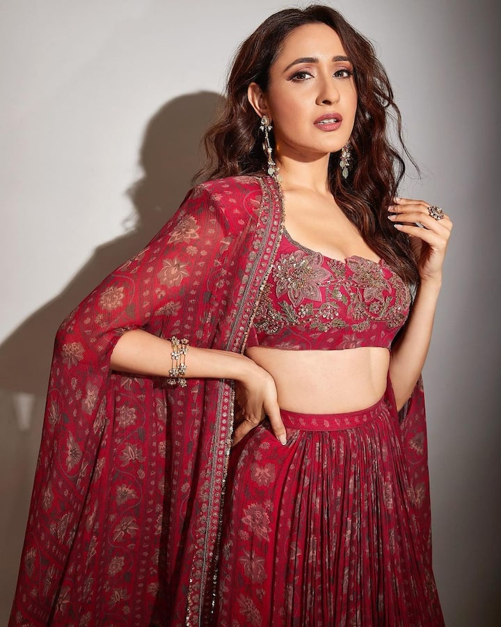 కంచె సినిమా తరువాత అఖండ సినిమాతో హిట్ దక్కించుకుంది ప్రగ్యా.