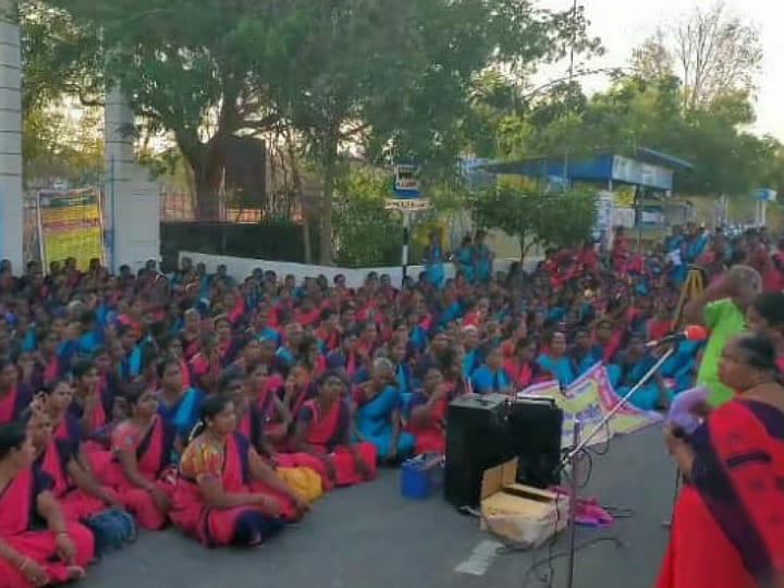 மே மாதம் விடுமுறை அளிக்கக் கோரி கரூரில் அங்கன்வாடி ஊழியர் போராட்டம்