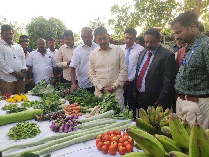 IN PICS: TN Guv RN Ravi Meets Organic Farmers In Ramnad, Plants ...