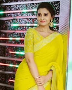 చామంతి పువ్వులా మెరసిపోతున్న ప్రియ భవానీ