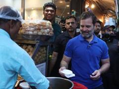 Rahul Gandhi In Bengali Market: बंगाली मार्केट में राहुल गांधी ने खाए गोलगप्पे, शरबत-ए-मोहब्बत भी पीने पहुंचे, तस्वीरें
