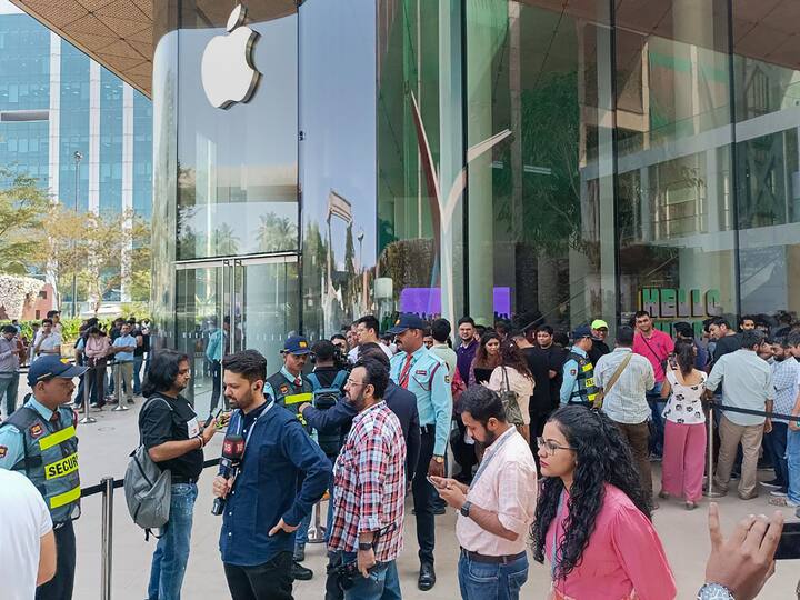 Those who walk into these stores are never pushed to make a purchase or even experience a product if they do not want to. You are unlikely to get the lowest prices at an Apple Store (they stick to the official retail prices), but then a visit to an Apple Store is seldom solely made for purchases. (Image Source: PTI)