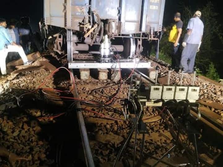 Bastar Jumbo rake freight train loaded with iron ore derailed Chhattisgarh News Ann Bastar News: बस्तर में मालगाड़ी हुई बेपटरी, माओवादी घटना की आशंका; दंतेवाड़ा तक पैसेंजर ट्रेन चलाने का लिया गया फैसला