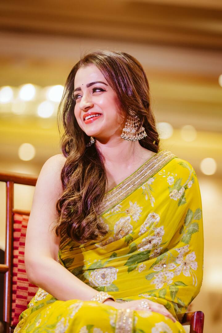 நீண்ட காலத்திற்கு பிறகு விஜய்யும் திரிஷாவும் இணைந்து நடிக்கின்றனர்.