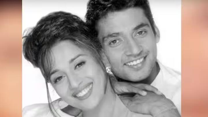 अजय जडेजा क्रिकेटपटू व्यतिरिक्त नवानगरच्या राजघराण्याशी संबंधित होता. येथे तो एका राजकुमाराप्रमाणे वाढला आणि त्याचे पूर्ण नाव अजय सिंहजी जडेजा आहे.