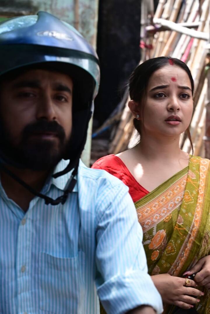 যেখানে বেশ অন্য়রকম লাগছে প্রায় প্রত্য়েক অভিনেতাকেই।
