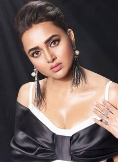 Tejasswi Prakash Luxury Life: ਕਰੋੜਾਂ ਦੀ ਕਾਰ ਵਿੱਚ ਘੁੰਮਦੀ ਹੈ ਨਾਗਿਨ ਫੇਮ ਅਦਾਕਾਰਾ, ਇੱਕ ਇੰਸਟਾ ਪੋਸਟ ਤੋਂ ਹੁੰਦੀ ਹੈ ਲੱਖਾਂ ਦੀ ਕਮਾਈ