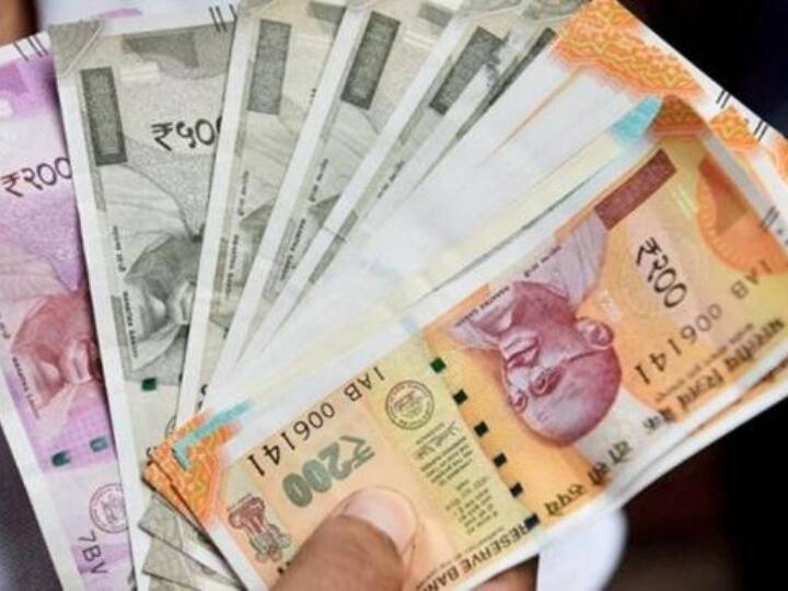 भारत में पहले सबसे बड़ा नोट 1000 हुआ करता था, लेकिन साल 2016 में नोटबंदी के बाद 2000 का नया नोट आया. वहीं 500 का भी नया नोट मार्केट में आया. इस बार एक 200 के नोट की भी एंट्री हुई.