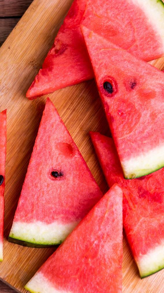 গরমে ভাল থাকতে কেন খাবেন তরমুজ?