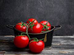 गर्मी में टमाटर की खुराक अगर ज्यादा बढ़ा दी है तो जरा ये पढ़ लें, इसके नुकसान भी काफी हैं!