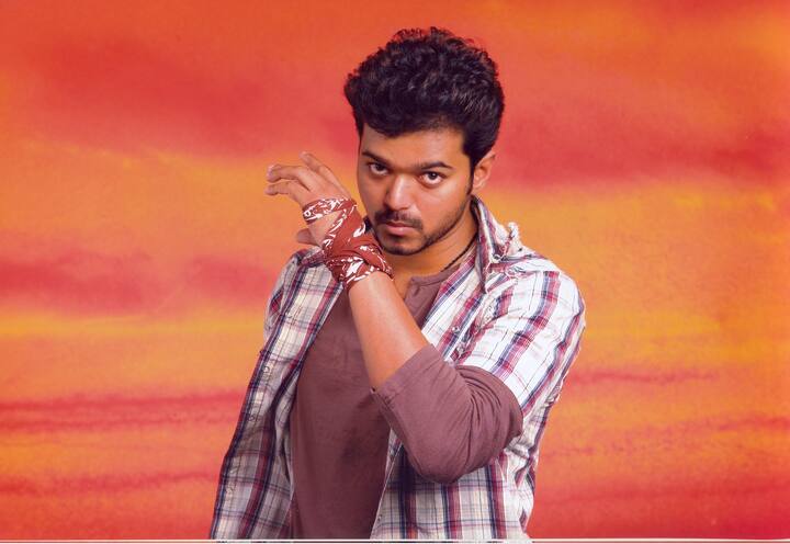 முன்பு வொர்க்-கவுட்டான மகேஷ் பாபு செண்டிமெண்ட்  போக்கிரி படத்திலும் பளித்தது. ரவுடிகளை அழிப்பதற்கு  ரவுடிகளுள் ஒருவராக உருமாறும் விஜய்யின் நடிப்பும் அதிரடியான பாடல்களும் இந்த படத்தை செம ஹிட்டாக்கியது.