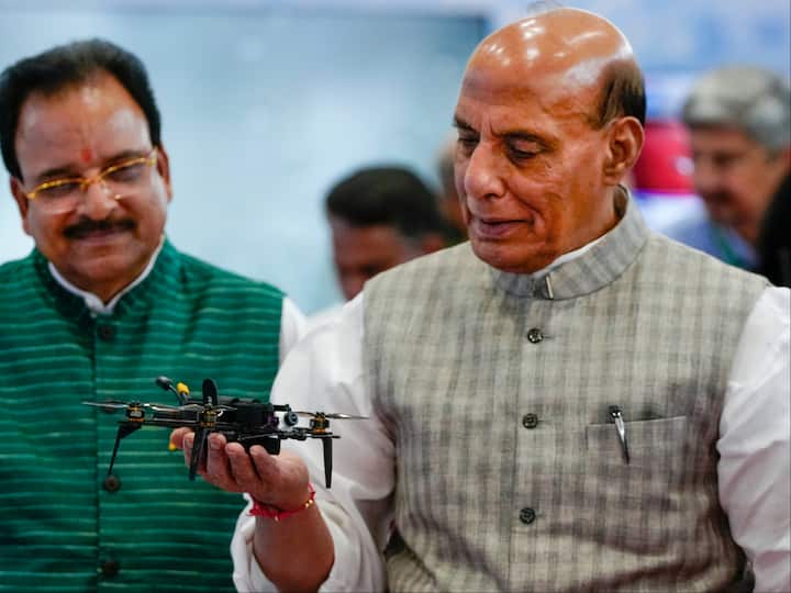 Monday marked the start of the five-day Army Commanders' Conference. It is discussing ways to improve the force's combat capability and the challenges to India's national security along its borders with China and Pakistan. The defense minister stated that Jammu and Kashmir are experiencing peace and stability and that the number of terrorist activities in the Union Territory has significantly decreased.