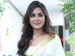 సంపెంగ పువ్వులా మెరిసిపోతున్న సంయుక్త