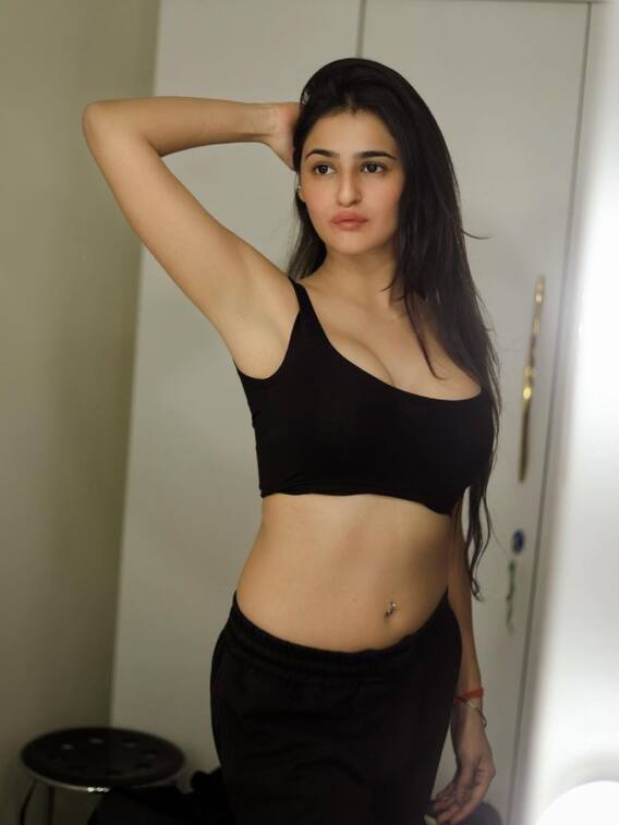 गर्मी में रहना चाहती हैं कंफर्टेबल? पहनें ये स्टाइलिश आउटफिट्स