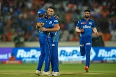 IPL 2023: চাপের মুখে বাবার মতো, অর্জুনের প্রশংসায় পঞ্চমুখ গাওস্কর