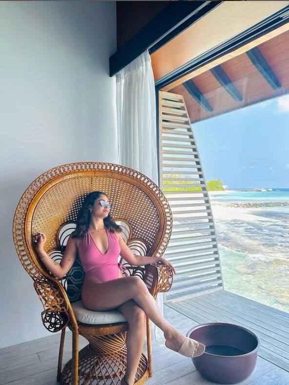 વેબસિરીઝ 'આશ્રમ', 'આશ્રમ 2' અને 'આશ્રમ 3'માં બોબી દેઓલ સાથે જોવા મળેલી ત્રિધા ચૌધરી રાતોરાત સ્ટાર બની ગઈ હતી. આ વેબસીરીઝમાં ત્રિધાએ બબીતાની ભૂમિકા ભજવી હતી જે એકદમ બોલ્ડ હતી.