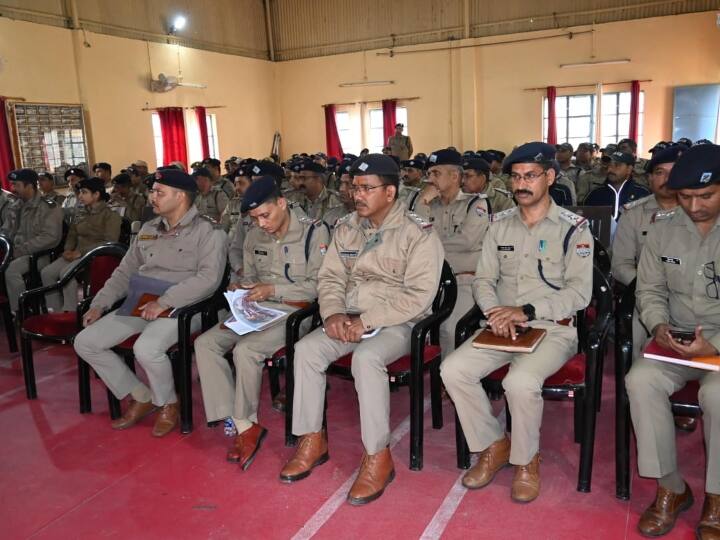 Chardham Yatra 2023: चारधाम यात्रा को लेकर सुरक्षा के पुख्ता इंतजाम, पुलिस फोर्स को दिए गए ये निर्देश Chardham Yatra 2023 Uttarkashi DM Abhishek Ruhela Instructions Gangotri Yamunotri ANN Chardham Yatra 2023: चारधाम यात्रा को लेकर सुरक्षा के पुख्ता इंतजाम, पुलिस फोर्स को दिए गए ये निर्देश