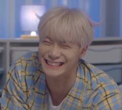 Moon Bin: இளம் வயதில் உயிரிழந்த பிரபல பாடகர் ‘மூன் பின்’..ரசிகர்களின் கண்ணீர் பதிவால் நிரம்பிய ட்விட்டர்!