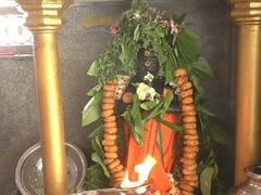 கரூர்: ஸ்ரீ குபேர சக்தி விநாயகர் ஆலயத்தில் வீற்றிருக்கும் ஆஞ்சநேயருக்கு சிறப்பு அபிஷேகம்