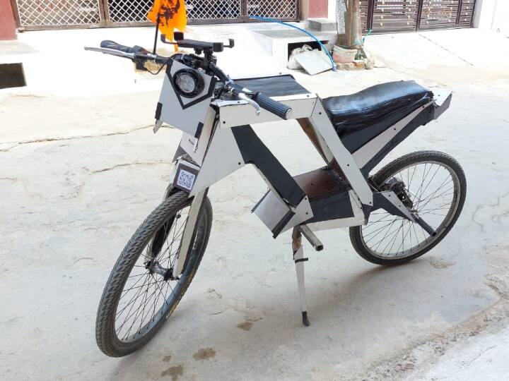 MP boy made a e bicycle with the range of 30 kilometer and cost is 20000 see details here E-Bicycle: 20 साल के लड़के ने बना डाली ऐसी इलेक्ट्रिक साइकिल, जो ले जा सकती है एक क्विंटल वजन