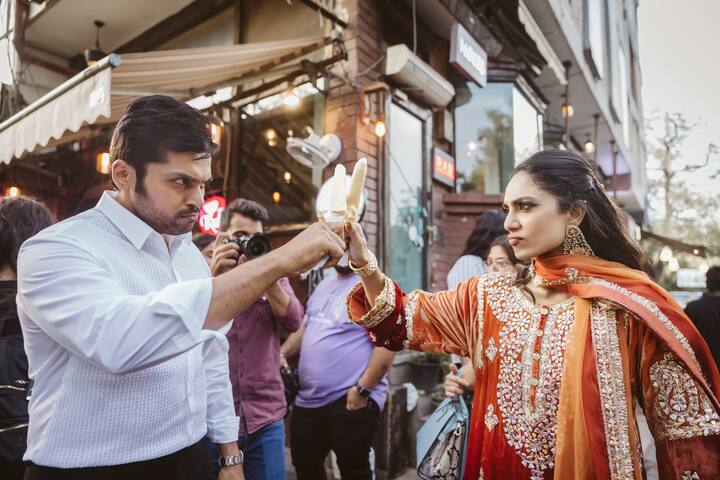 இந்த போட்டோக்கள், நேற்று முழுவதும் சமூக வலைதளங்களில் வைரலானது.