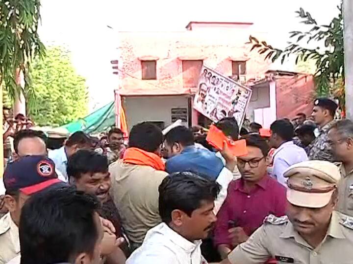 आमदार नितीन देशमुख यांच्या संघर्ष यात्रेला नागपूरच्या सीमेवर धामना या गावात पोलिसांनी स्थानबद्द केले होते. यावेळी त्या परिसरात मोठा पोलिसांचा फौजफाटा तैनात करण्यात आला होता.