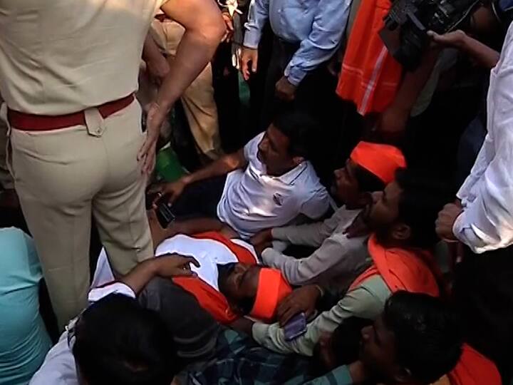 जवळपास 500 च्या वर कार्यकर्त्यांना पोलिसांनी ताब्यात घेतल्याची माहिती मिळत आहे.