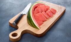 क्या तरबूज को फ्रिज में ठंडा करके खाना सही है? जवाब है 'नहीं', पढ़िए ऐसा क्यों नहीं करना चाहिए