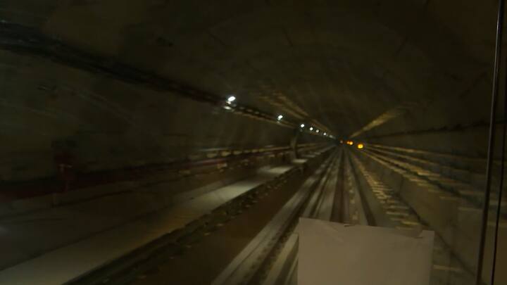 গঙ্গার নিচ দিয়ে শুরু হল ইস্ট-ওয়েস্ট মেট্রোর ট্রায়াল রান। চলবে প্রায় ৭ মাস।