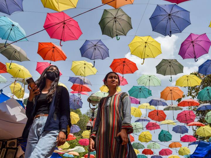 Delhi Haat: अब नए लुक के साथ पर्यटकों का स्वागत करेगा 'दिल्ली हाट', तेजी से हो रहा मेकओवर का काम Makeover work of INA Dilli Haat is expected to be completed by June ann Delhi Haat: अब नए लुक के साथ पर्यटकों का स्वागत करेगा 'दिल्ली हाट', तेजी से हो रहा मेकओवर का काम