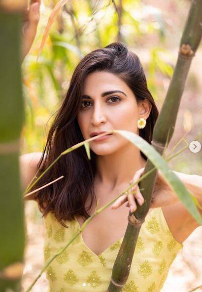 ਯੈਲੋ ਆਊਟਫਿਟ 'ਚ ਅਹਾਨਾ ਕੁਮਰਾ ਦੀ ਸਾਦਗੀ ਤੋਂ ਫੈਨਜ਼ ਹੋਏ ਪ੍ਰਭਾਵਿਤ