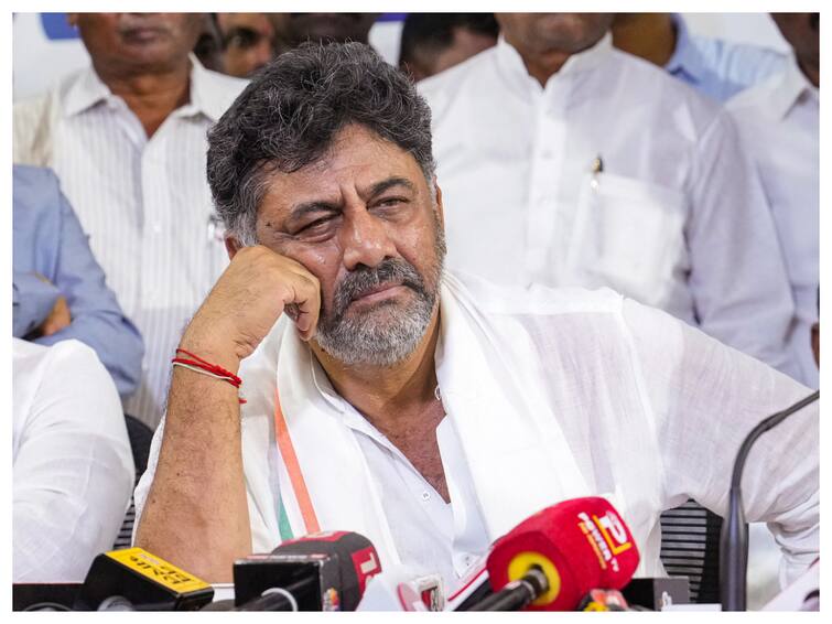 Karnataka HC Dismisses Shivakumar's Plea Challenging Govt Sanction To CBI For Prosecuting Him Karnataka HC Dismisses Shivakumar's Plea Against Govt Sanction To CBI Probe In Disproportionate Assets Case