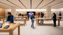 Apple Delhi Store: तस्वीरों में देखिए राजधानी दिल्ली में खुले एपल स्टोर का इनसाइड लुक, खासियत भी जानिए