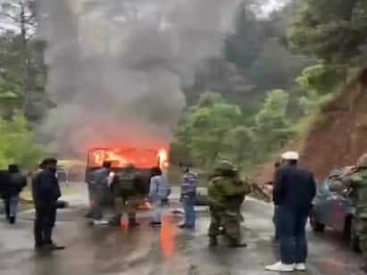 Army Vehicle Caught Fire Near Jammu Kashmir Many Army Jawans Dead Army Vehicle Caught Fire: பரபரப்பு...தீப்பற்றி கொண்ட வாகனம்...ஆபத்தான நிலையில் ராணுவ வீரர்கள்...ஜம்மு நெடுஞ்சாலையில் நடந்தது என்ன?