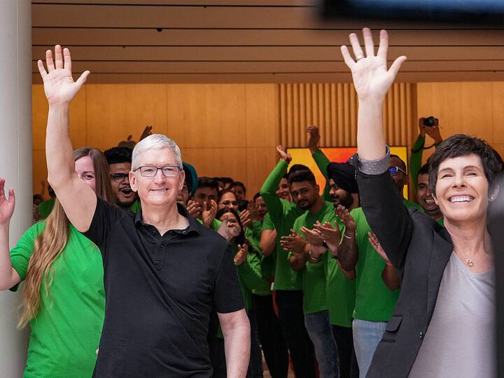 Tim Cook on Thursday welcomed customers at the company's first store opened in the national capital.