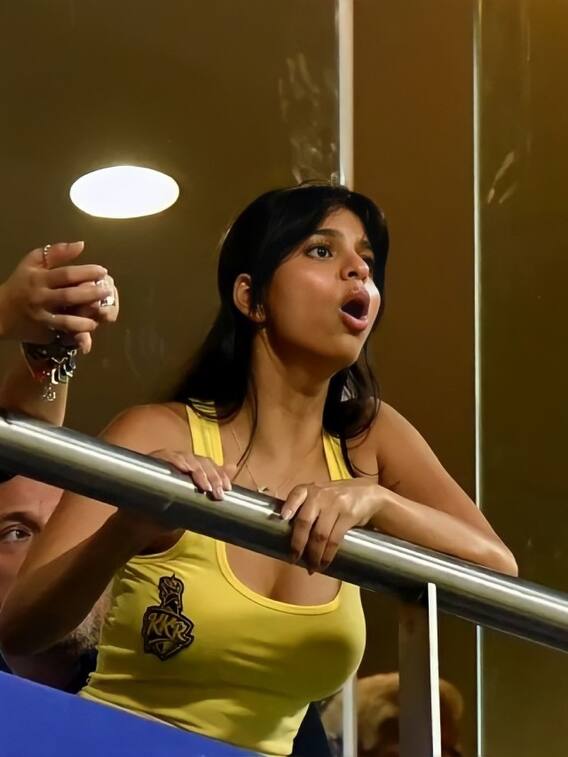 KKR को अक्सर सपोर्ट करने पहुंची हैं सुहाना, देखें ग्लैमरस फोटो
