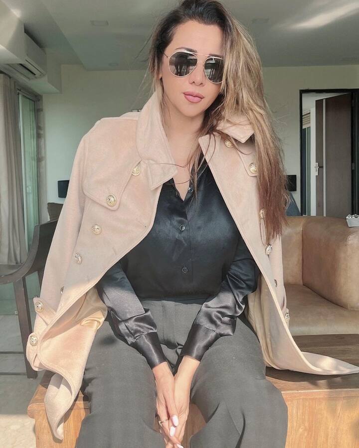 आपको बता दें कि रितु को एक्टिंग विरासत में मिली है. एक्ट्रेस दिवंगत एक्टर ओम शिवपुरी और एक्ट्रेस सुधा शिवपुरी की बेटी हैं.