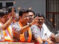 बीजेपी के स्टार प्रचारकों की लिस्ट से गायब तेजस्वी सूर्या का नाम, कांग्रेस ने लिए मजे, बोली- नफरती चिंटू...