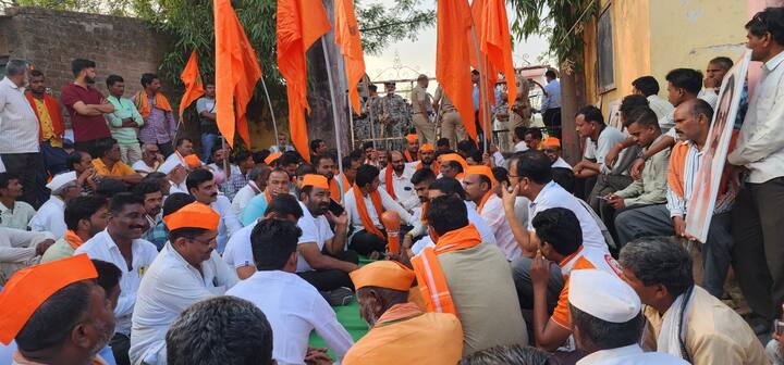 10 एप्रिलला नितीन देशमुख यांची जल संघर्ष यात्रा सुरु झाली होती. उद्या ही यात्रा फडणवीस यांच्या घरासमोर पोहोचणार होती.