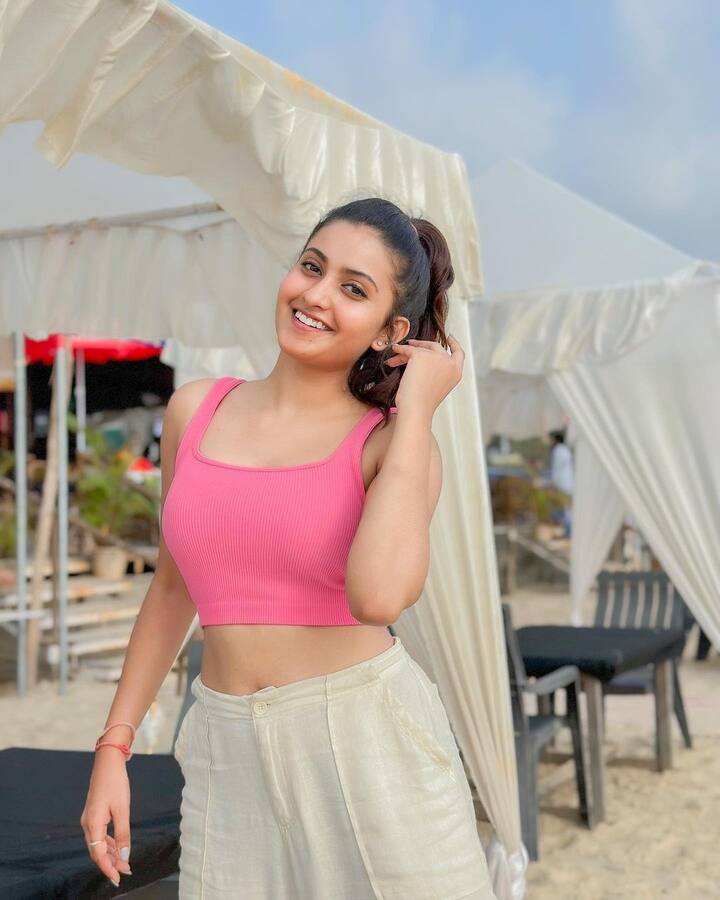 సోషల్ మీడియాలో తెగ సందడి చేస్తోంది దీపిక పిల్లి. Photo Credit: Deepika Pilli/Instagram