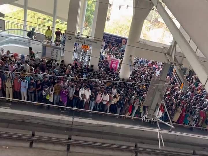 Hyderabad Metro stations get rush with crowd amid high temperatures, heat waves Hyderabad Metro: మెట్రో స్టేషన్లలో ఇసుకేస్తే రాలనంత జనం - కిక్కిరిసిపోయి భారీగా పెరిగిన రద్దీ
