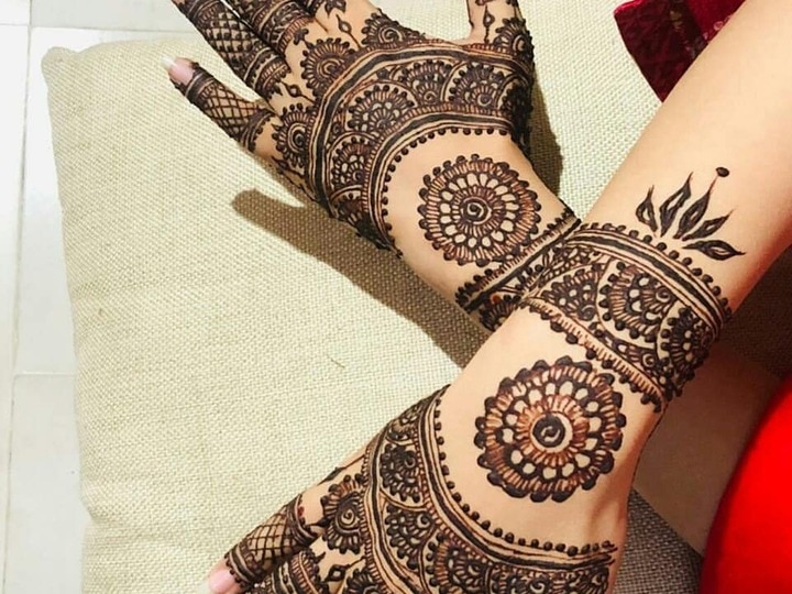 12 Simple & Beautiful Leg Mehndi Design for All Festive Season