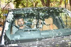 Pamela Chopra Death: रानी मुखर्जी की सास की अंतिम यात्रा में भावुक हुईं कटरीना, करण जौहर ने भी विक्की को लगाया गले