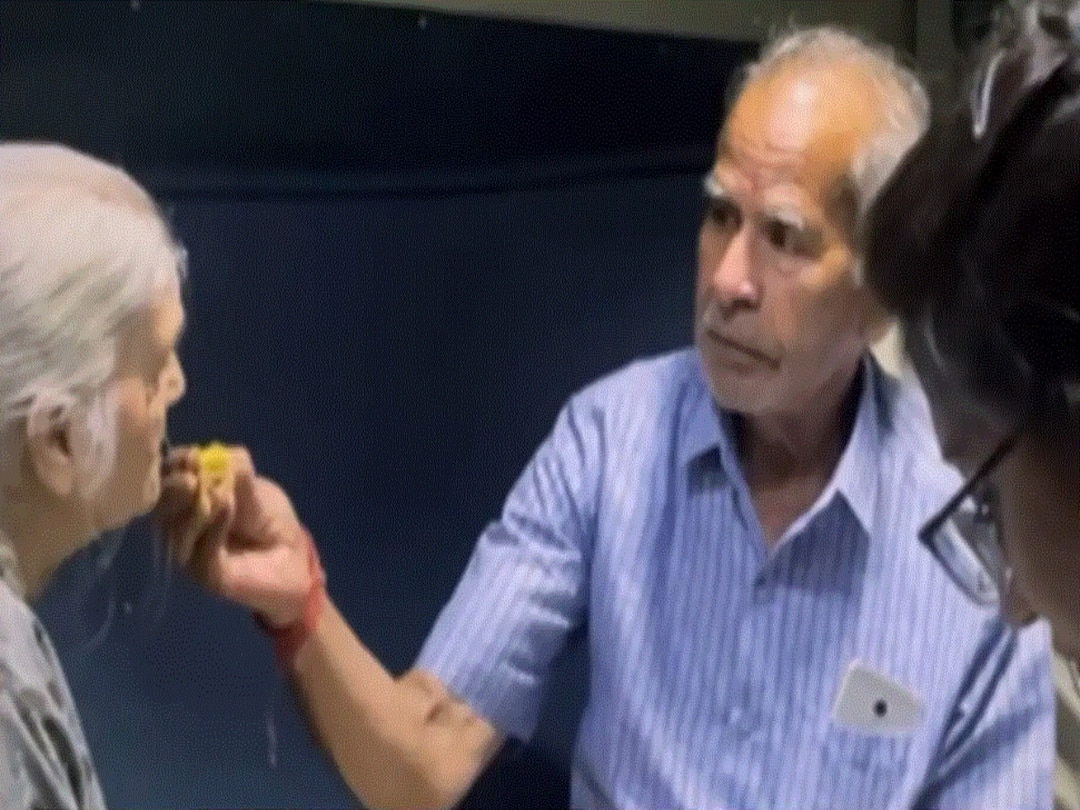 Video Of An Elderly Man Feeding His Sick Wife Goes Viral, Netizens Get Emotional Video Of An Elderly Man Feeding His Sick Wife Goes Viral Netizens Get Emotional Video Of An Elderly Man Feeding His Sick Wife Goes Viral, Netizens Get Emotional
