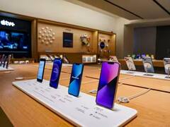 Apple Store in Delhi: कुछ ऐसा दिखता है एप्पल का दिल्ली वाला स्टोर, ओपनिंग के दौरान देखें कैसा रहा टिम कुक का अंदाज