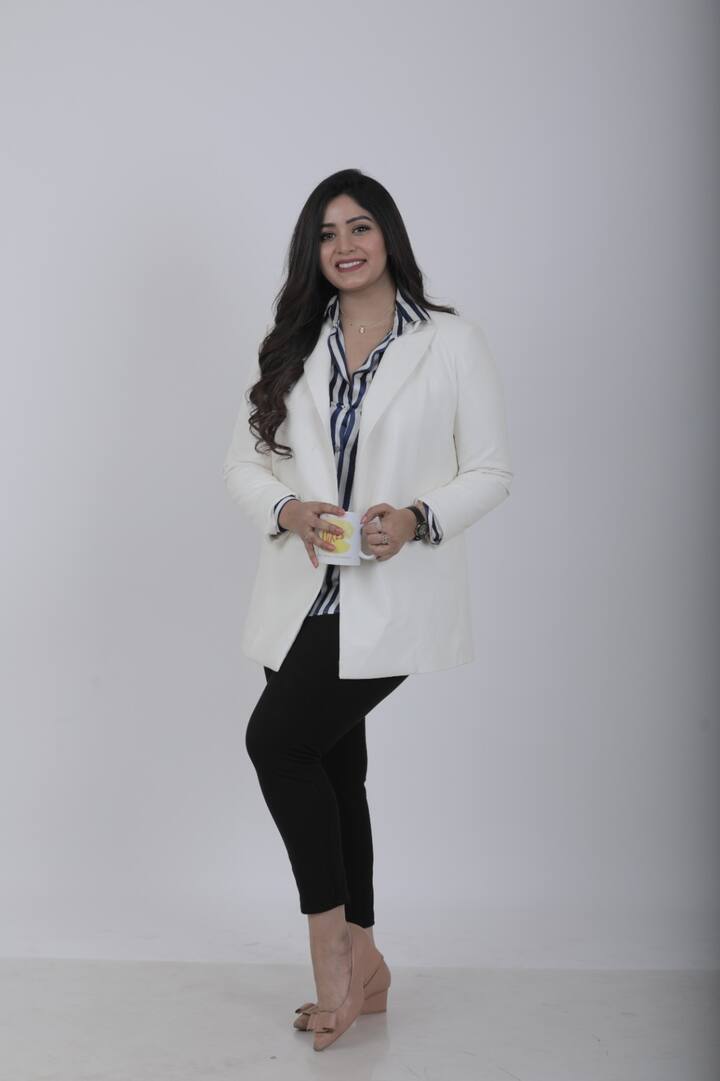 ফের নতুন চরিত্র, নতুন গল্প, নতুন জুটি। একা বাবা-মায়েদের জীবনের সহজ-কঠিন সমীকরণের গল্প বলতে জুটি বাঁধছেন অভিনেত্রী ঋতাভরী চক্রবর্তী (Ritabhari Chakraborty) ও জিতু কমল (Jeetu Kamal)।